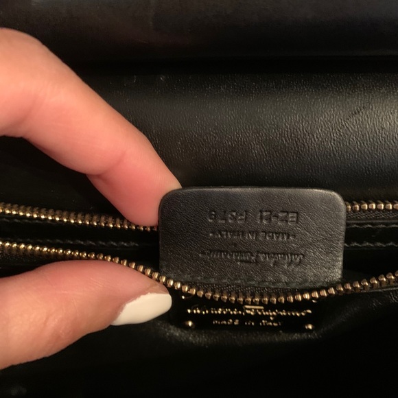 Salvatore Ferragamo crossbody. - Picture 4 of 6